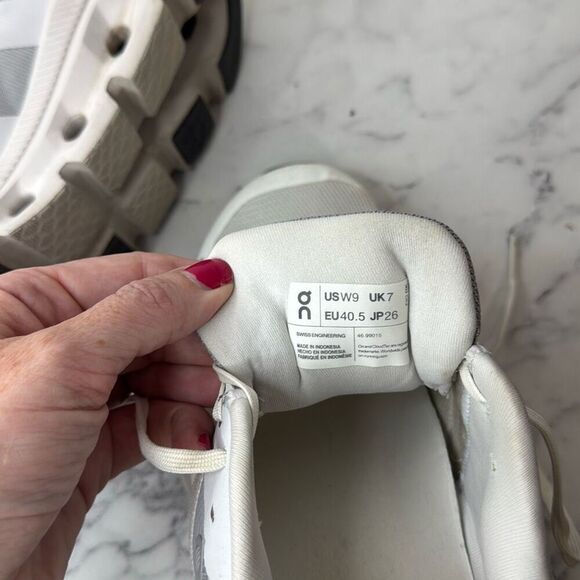 On Running Cloudrunner White Gray Sneakers 9 - Picture 7 of 8